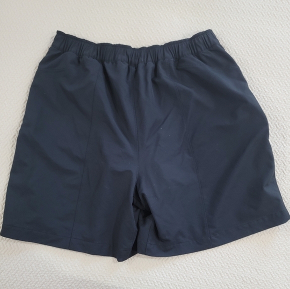 L.L. Bean Black Bike Shorts Size Large Activewear Built In Padded Shorts Lining - Picture 14 of 14